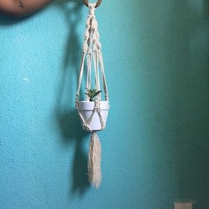 Macrame plant hanger